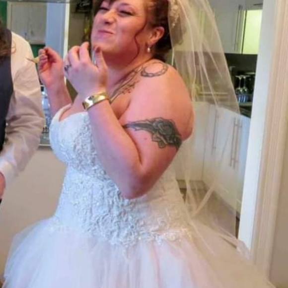 Oleg Cassini wedding dress in blush: Style 8CWG568 - Picture 3 of 8